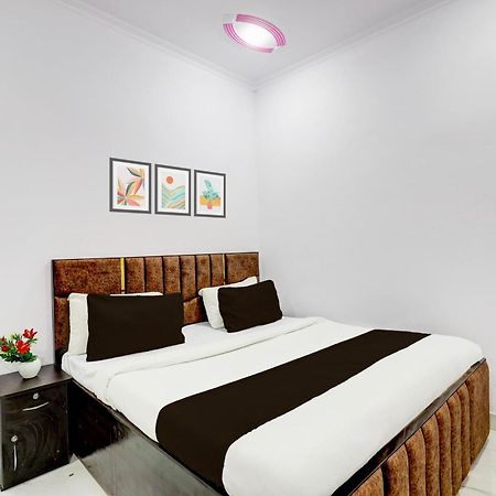 Hotel The Arrow Near Paschim Vihar Delhi  Exterior photo