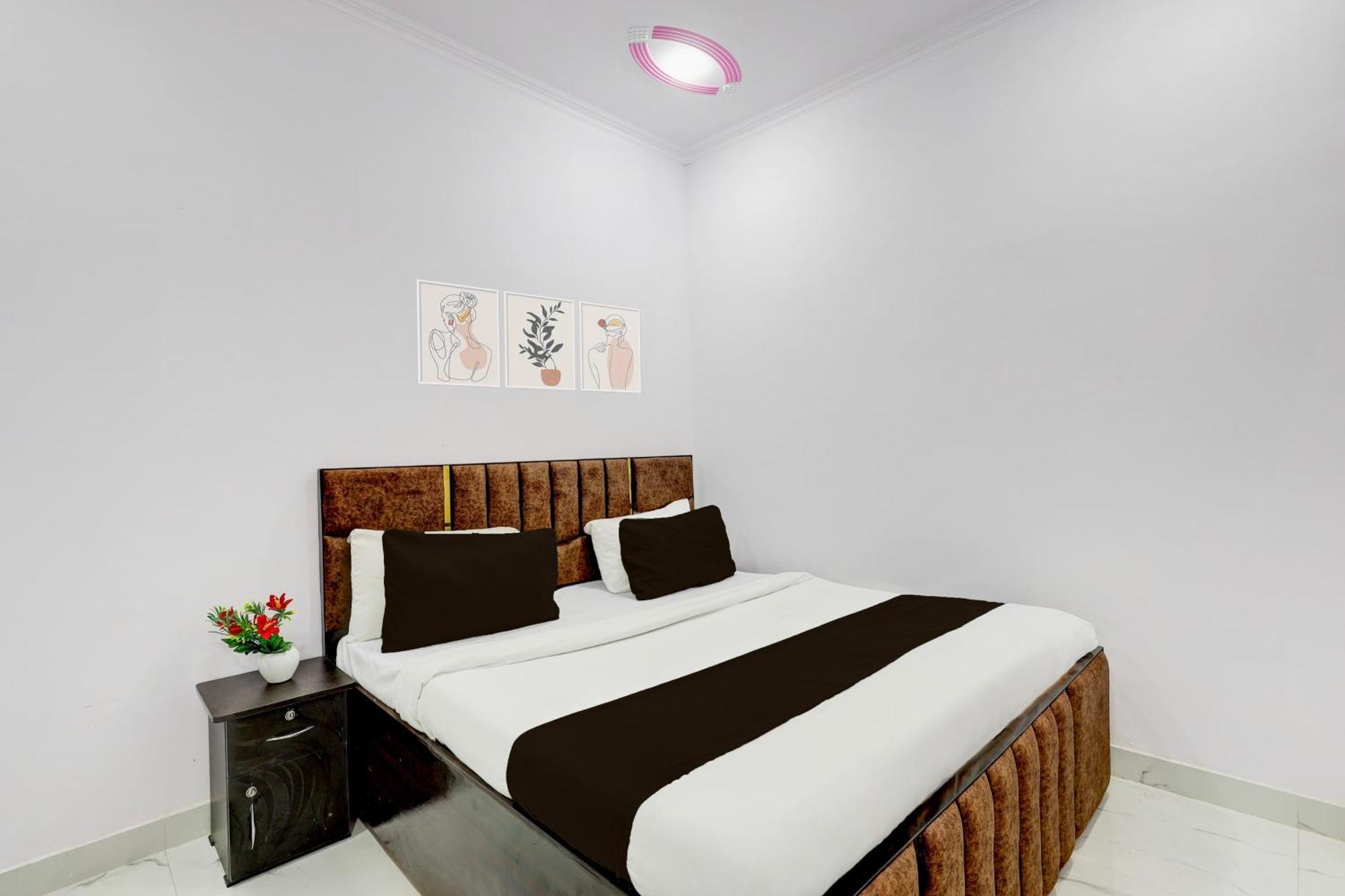 Hotel The Arrow Near Paschim Vihar Delhi  Exterior photo