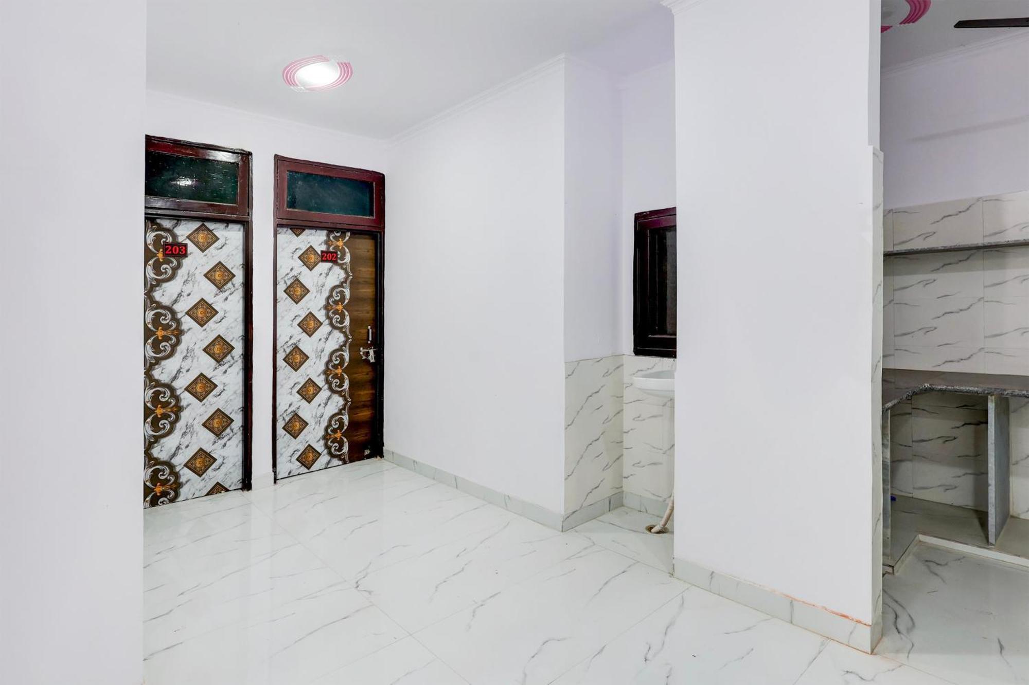 Hotel The Arrow Near Paschim Vihar Delhi  Exterior photo