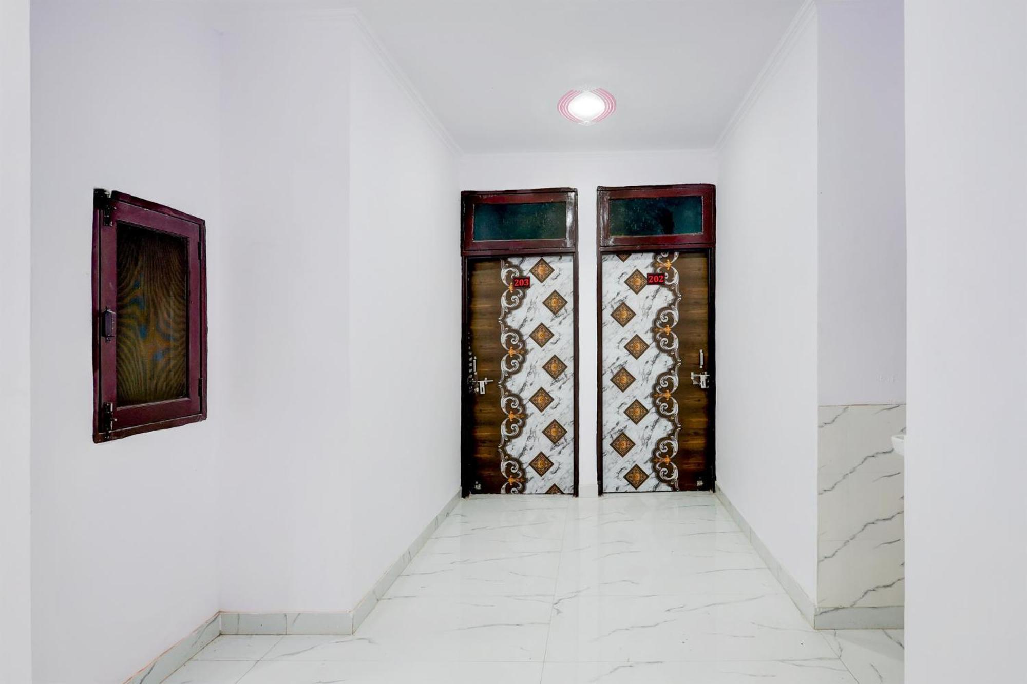 Hotel The Arrow Near Paschim Vihar Delhi  Exterior photo